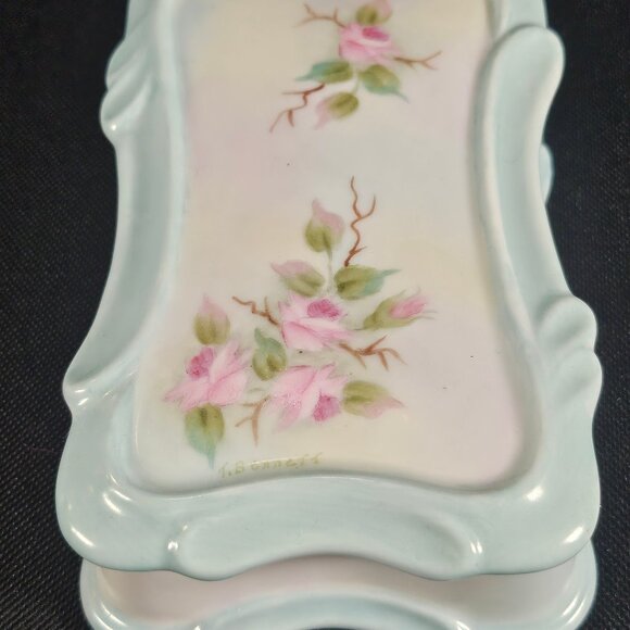 Hand Painted Rectangular Vintage Porcelain Dresser Box With Scalloped Edge - Picture 3 of 10